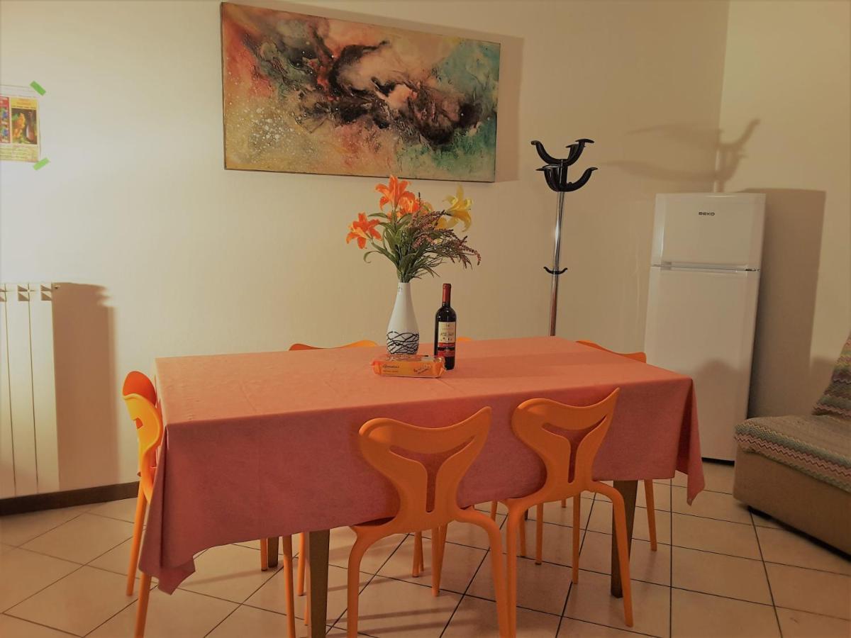 Hotel Apartments Villaggio Dei Fiori 4 Stars Luxury - Great Family Resort - Pet Friendly - With Hypermarket - Delivery Restaurant-Pizzeria - Room Breakfast With Supplement - Ultra Fast Wi-Fi - Play Area For Children - Olympic Swimming Pool - Parking Caorle Eksteriør bilde