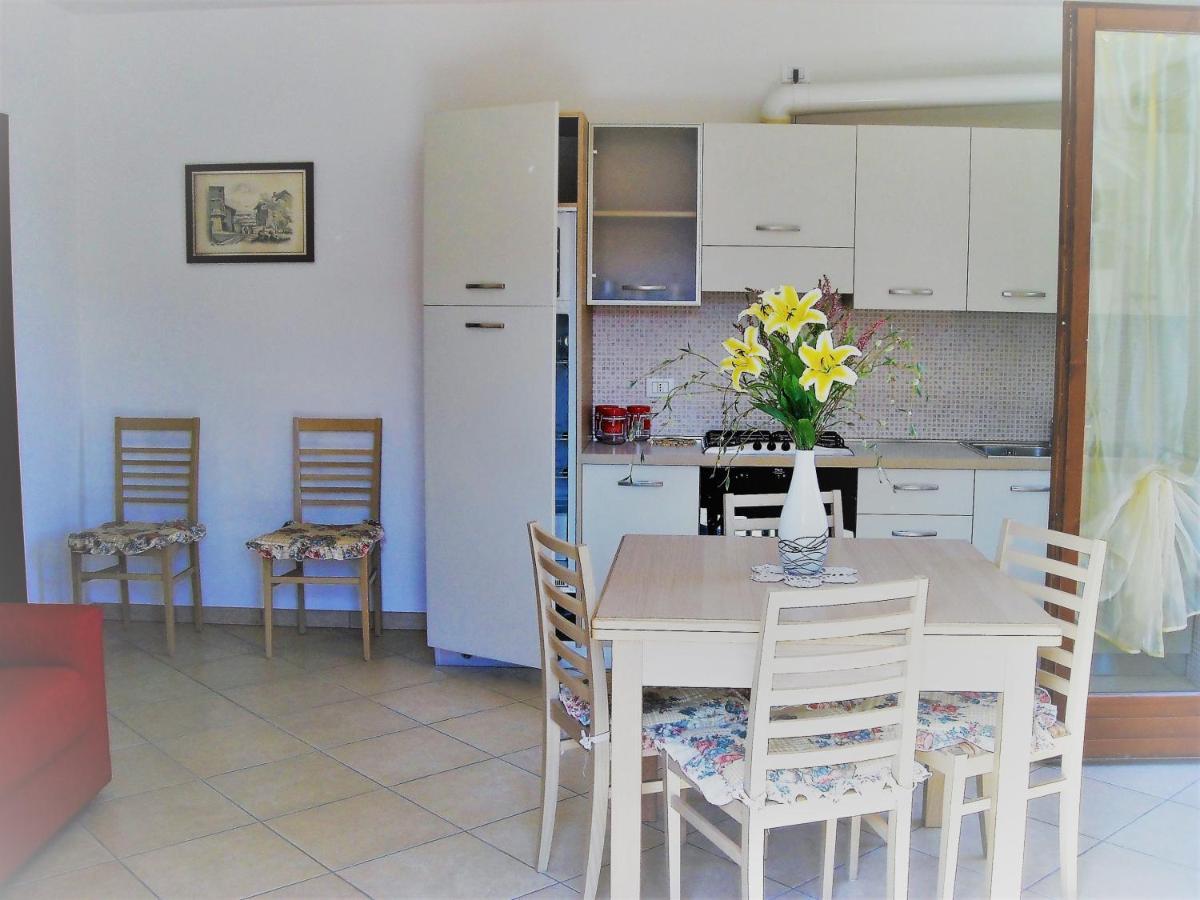 Hotel Apartments Villaggio Dei Fiori 4 Stars Luxury - Great Family Resort - Pet Friendly - With Hypermarket - Delivery Restaurant-Pizzeria - Room Breakfast With Supplement - Ultra Fast Wi-Fi - Play Area For Children - Olympic Swimming Pool - Parking Caorle Eksteriør bilde