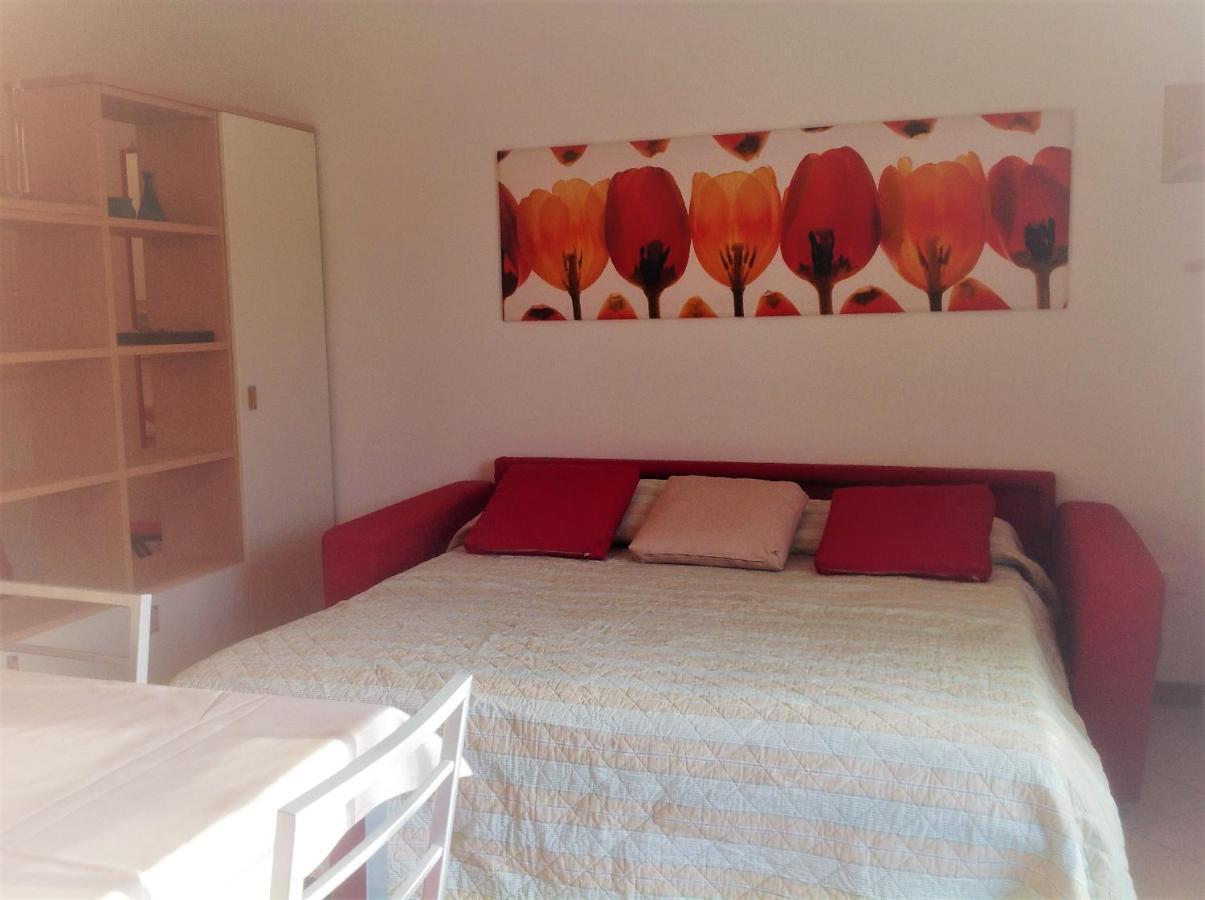 Hotel Apartments Villaggio Dei Fiori 4 Stars Luxury - Great Family Resort - Pet Friendly - With Hypermarket - Delivery Restaurant-Pizzeria - Room Breakfast With Supplement - Ultra Fast Wi-Fi - Play Area For Children - Olympic Swimming Pool - Parking Caorle Eksteriør bilde