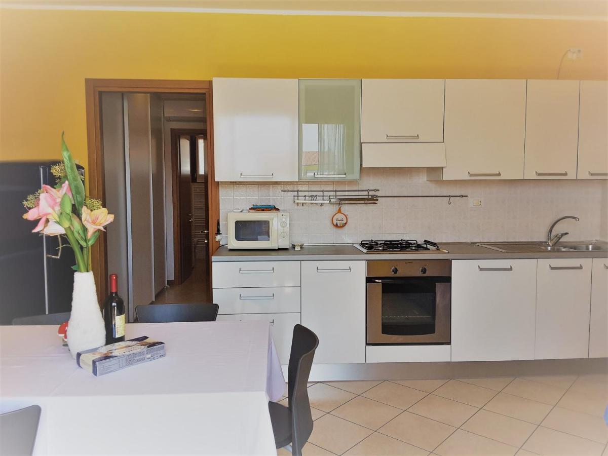 Hotel Apartments Villaggio Dei Fiori 4 Stars Luxury - Great Family Resort - Pet Friendly - With Hypermarket - Delivery Restaurant-Pizzeria - Room Breakfast With Supplement - Ultra Fast Wi-Fi - Play Area For Children - Olympic Swimming Pool - Parking Caorle Eksteriør bilde
