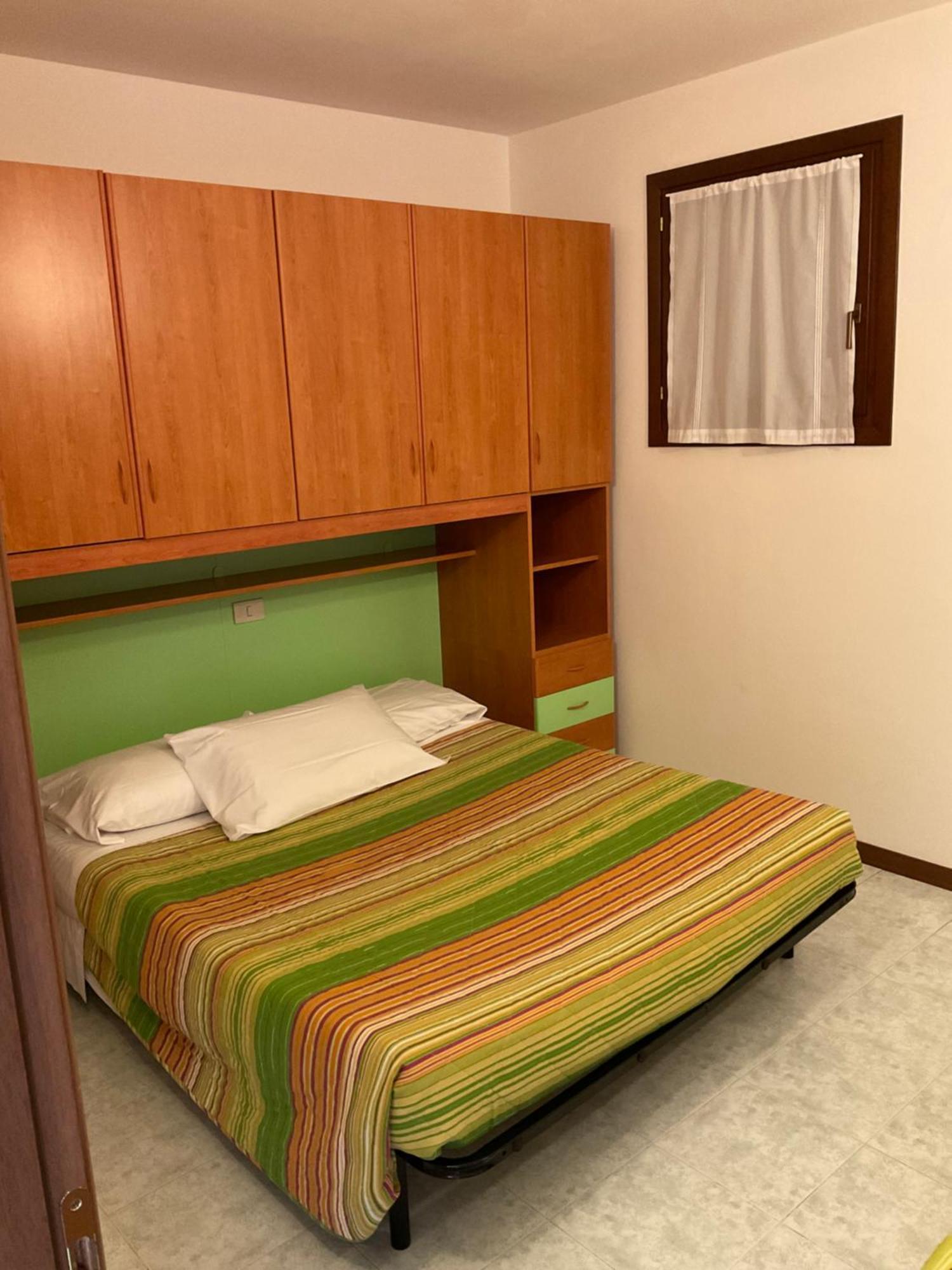 Hotel Apartments Villaggio Dei Fiori 4 Stars Luxury - Great Family Resort - Pet Friendly - With Hypermarket - Delivery Restaurant-Pizzeria - Room Breakfast With Supplement - Ultra Fast Wi-Fi - Play Area For Children - Olympic Swimming Pool - Parking Caorle Eksteriør bilde