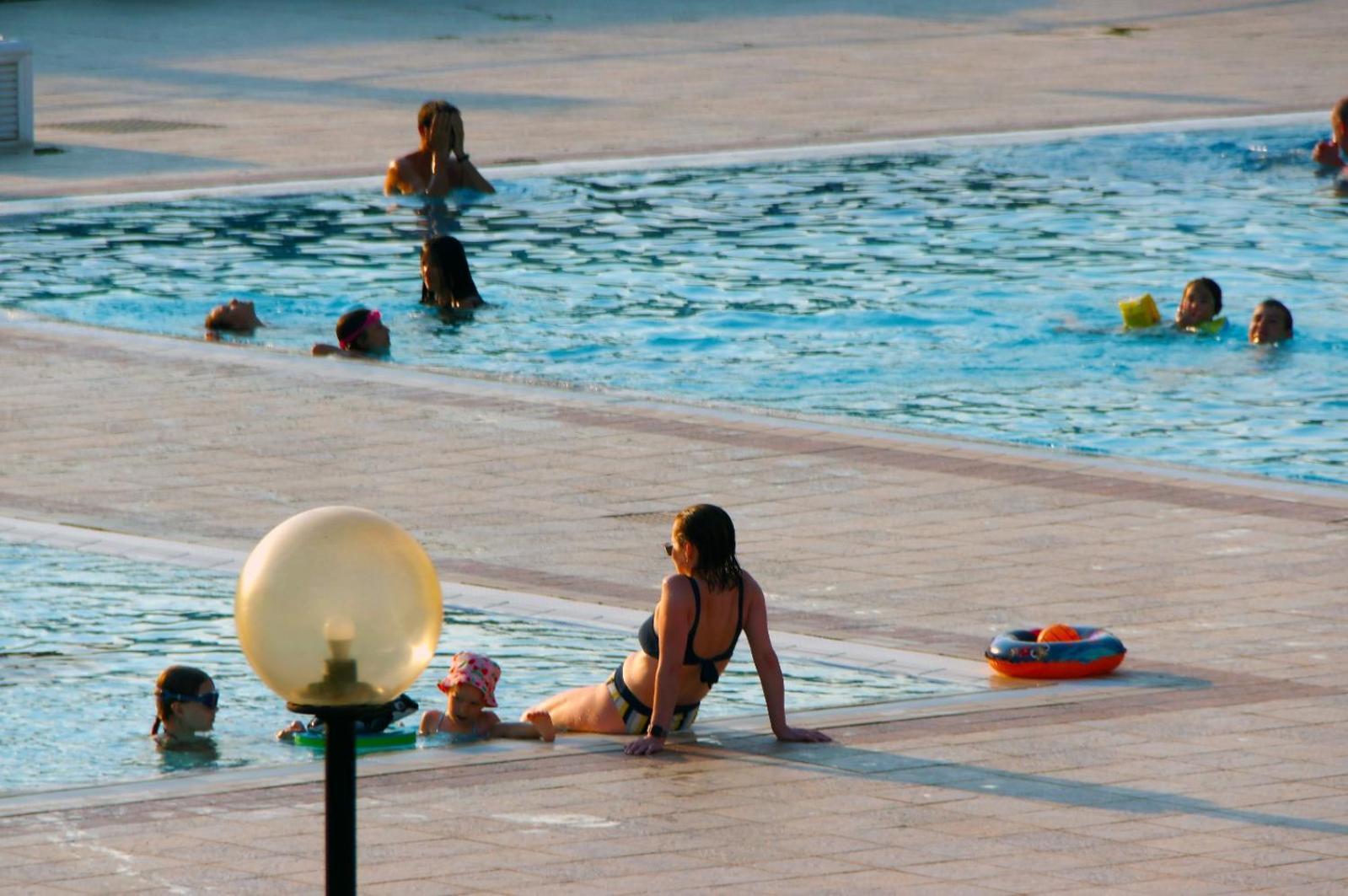 Hotel Apartments Villaggio Dei Fiori 4 Stars Luxury - Great Family Resort - Pet Friendly - With Hypermarket - Delivery Restaurant-Pizzeria - Room Breakfast With Supplement - Ultra Fast Wi-Fi - Play Area For Children - Olympic Swimming Pool - Parking Caorle Eksteriør bilde