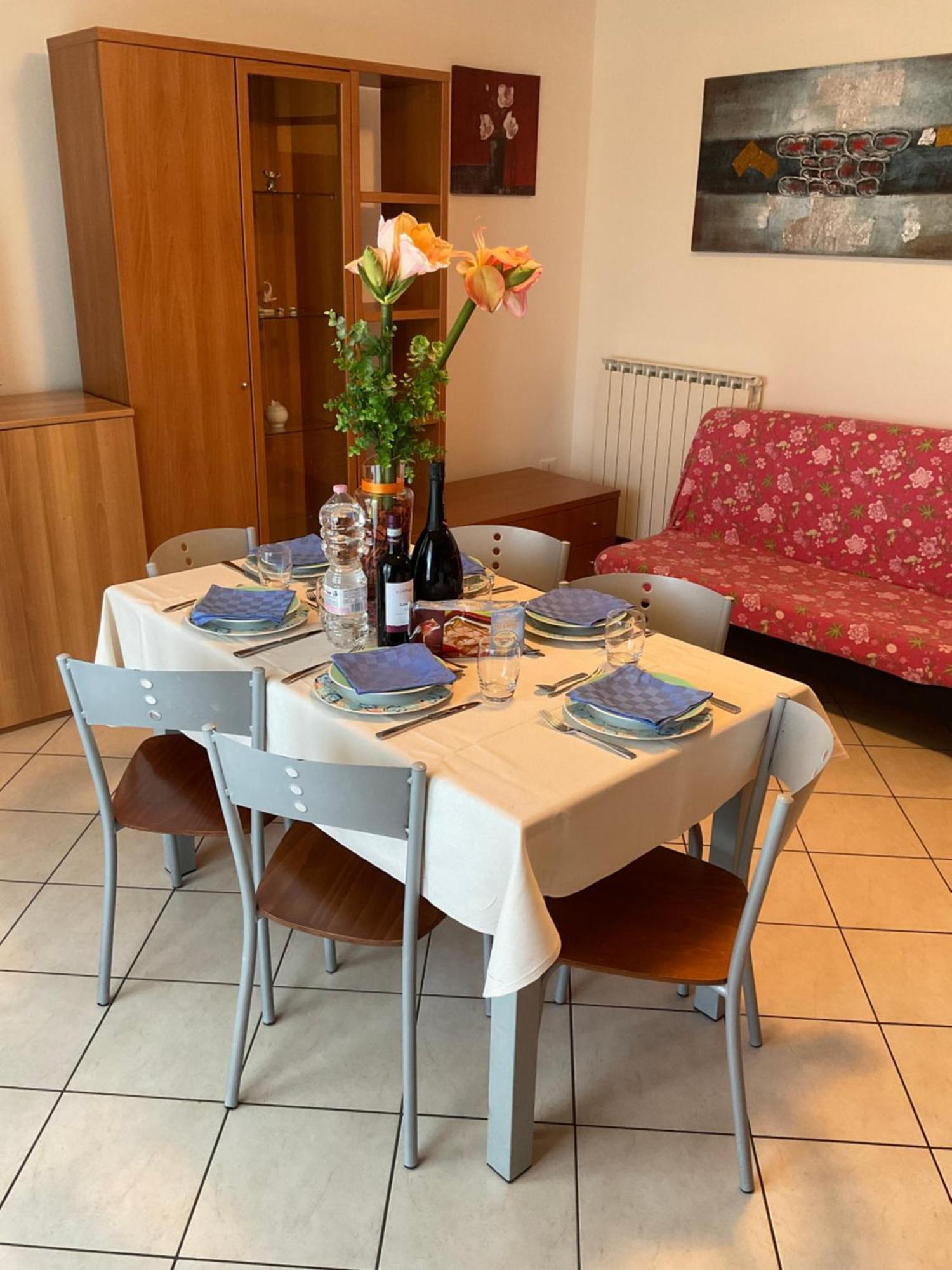 Hotel Apartments Villaggio Dei Fiori 4 Stars Luxury - Great Family Resort - Pet Friendly - With Hypermarket - Delivery Restaurant-Pizzeria - Room Breakfast With Supplement - Ultra Fast Wi-Fi - Play Area For Children - Olympic Swimming Pool - Parking Caorle Eksteriør bilde