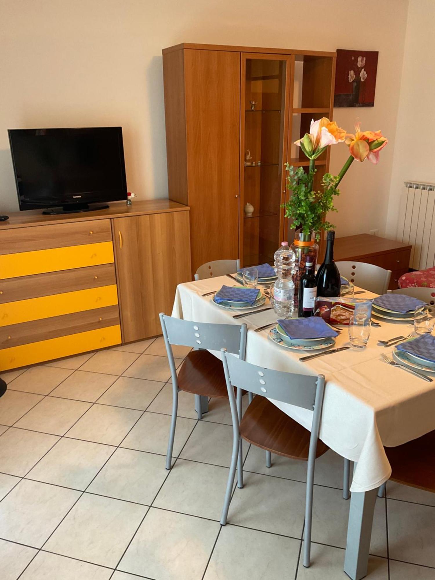 Hotel Apartments Villaggio Dei Fiori 4 Stars Luxury - Great Family Resort - Pet Friendly - With Hypermarket - Delivery Restaurant-Pizzeria - Room Breakfast With Supplement - Ultra Fast Wi-Fi - Play Area For Children - Olympic Swimming Pool - Parking Caorle Eksteriør bilde
